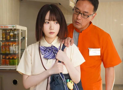 Quản lý phát hiện em gái ăn cắp vặt trong cửa hàng