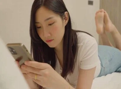 Chị ấy mây mưa cùng anh nhân viên giao hàng